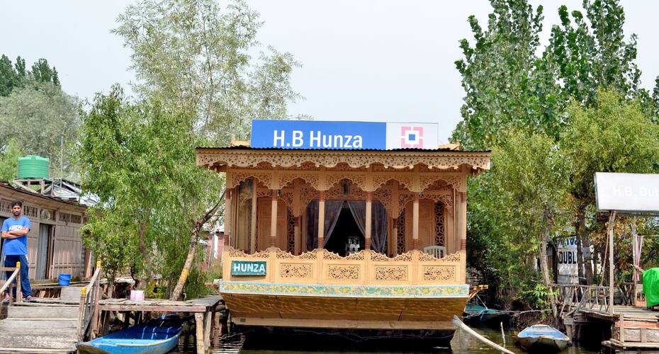 Hunza Houseboat, Srinagar 1